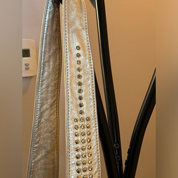 1980’s METALLIC GOLD leather VINTAGE studded bag with 🦁 LION HEAD studs - Picture 9 of 15